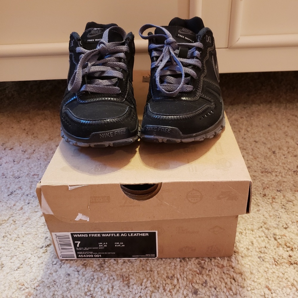Nike Tennis Shoes